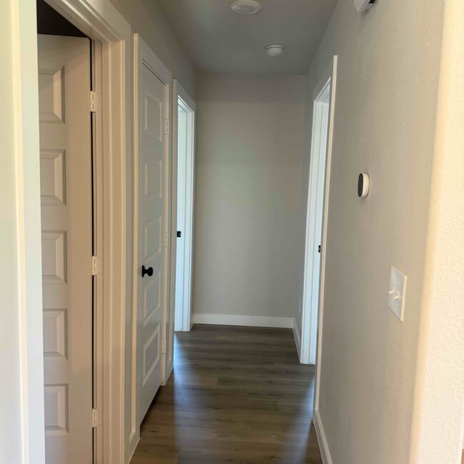 Building Photo - 3004 Buckthorn Dr