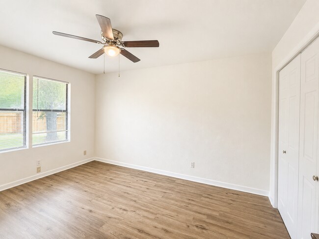 Building Photo - Charming, FULLY REMODELED 3 BED/1 BATH HOME AVAILABLE NOW!
