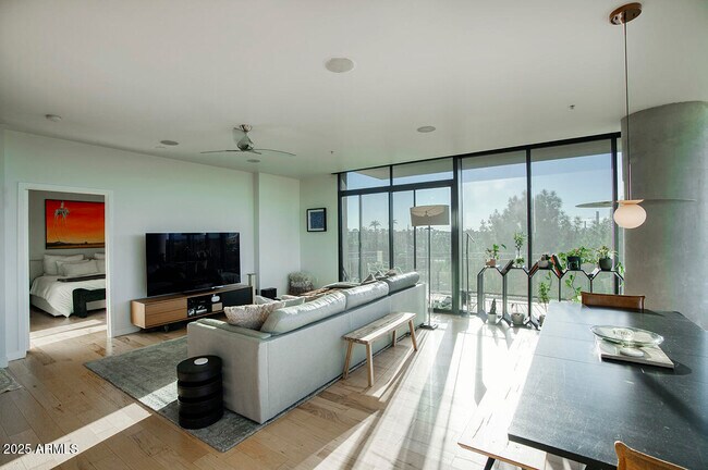 Building Photo - 208 W Portland St