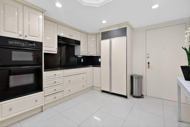 Building Photo - 9595 Collins Ave