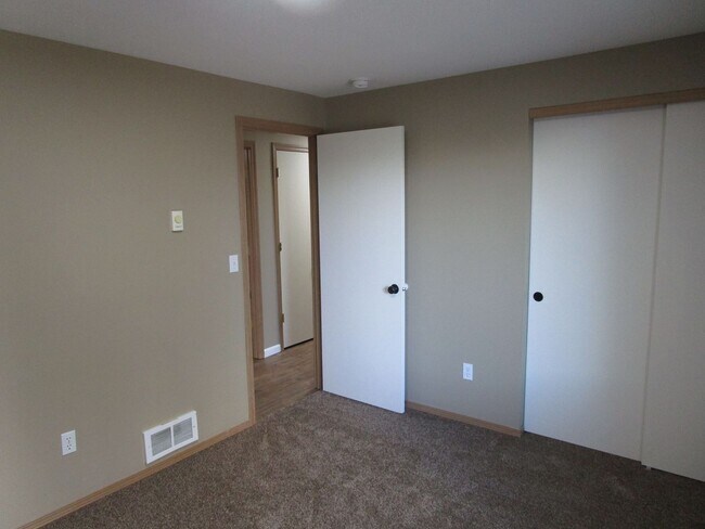 Building Photo - 3 Bedroom, 2 Bathroom Home on 2 Acres on Lower Side of Juniper Canyon - Available Now!