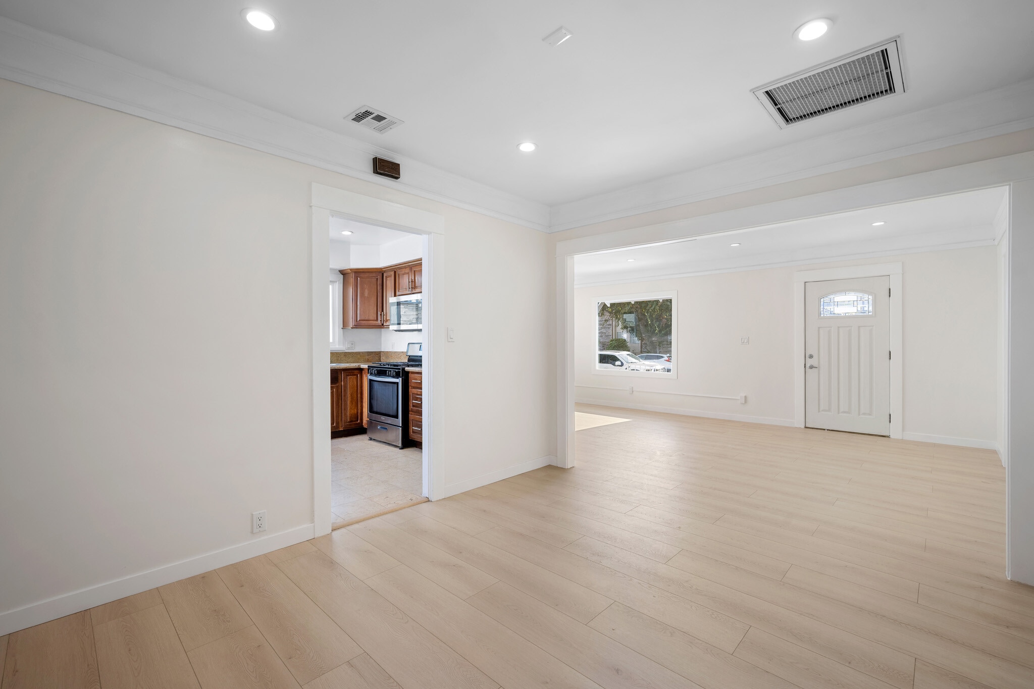 Building Photo - 525 W Wilson Ave