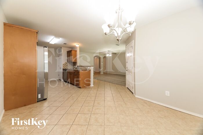 Building Photo - 2708 Beverly Dr