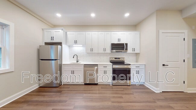 Building Photo - 130 Center St