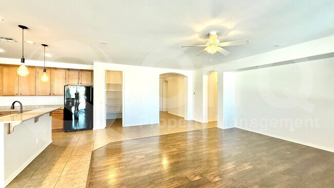 Building Photo - 1124 W Fir Tree Rd