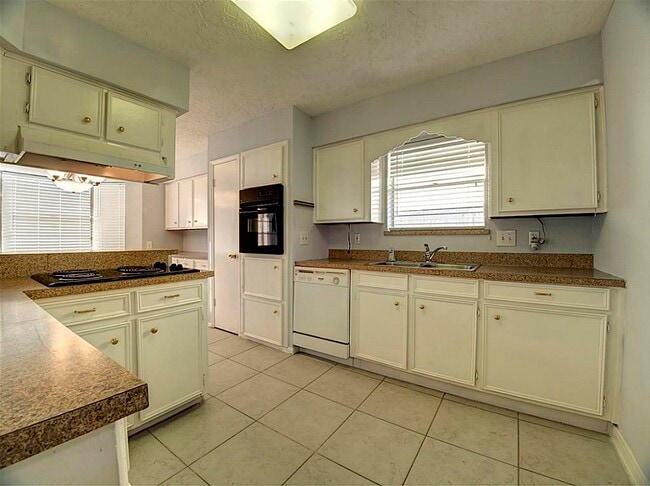 Building Photo - 11830 Mulholland Dr