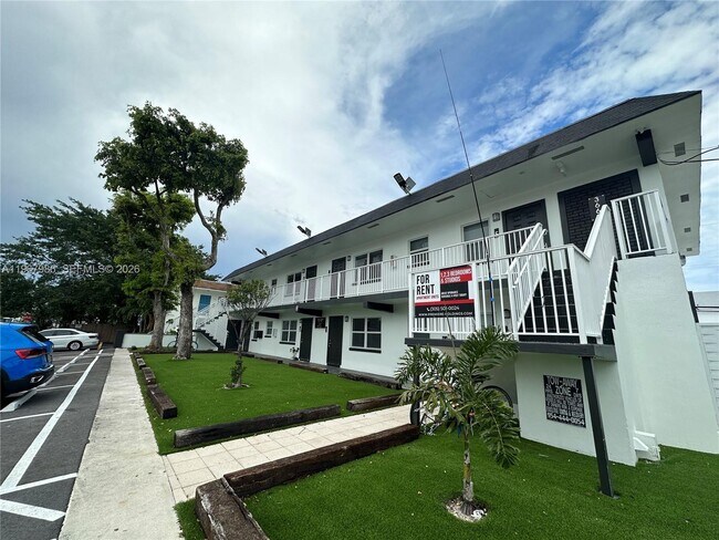 Building Photo - 3616 NE 11th Ave