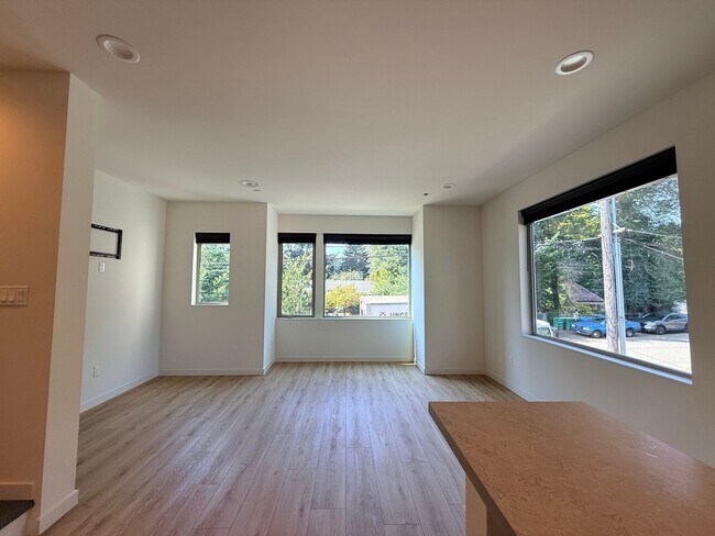 Building Photo - 18526 Densmore Ave N