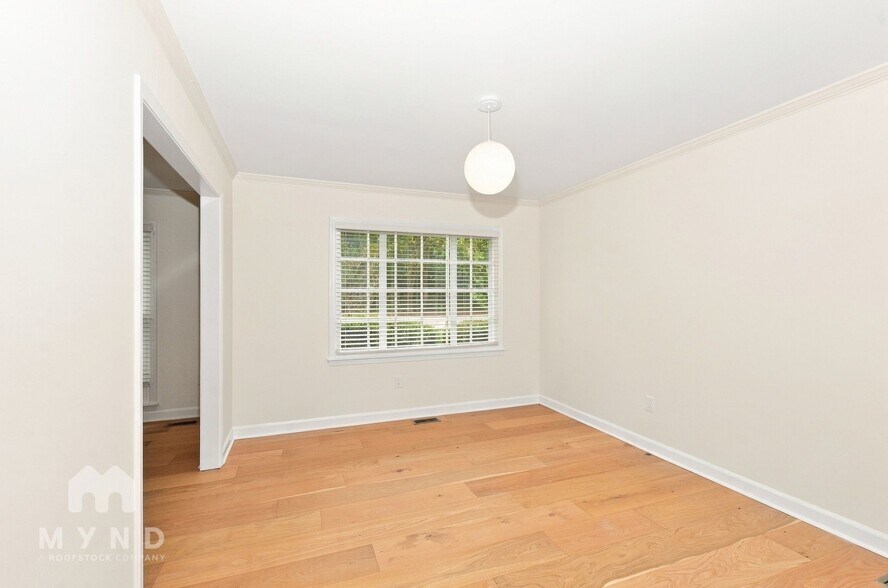 Building Photo - 2335 Hickory Crest Dr
