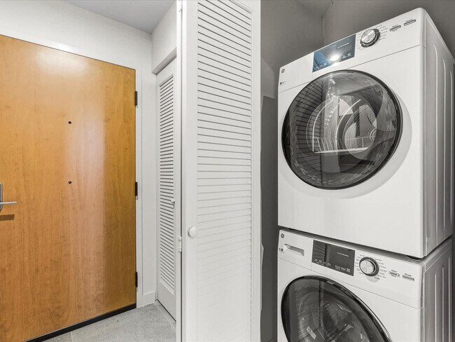 Building Photo - 11 NE 6th St