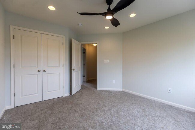 Building Photo - 174 Paradise View Dr