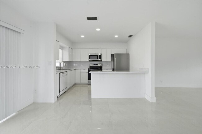 Building Photo - 11000 NW 21st Ct