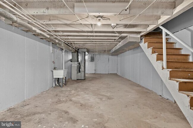 Building Photo - 153 W 21st St