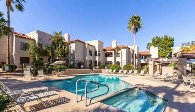 Building Photo - Beautiful Scottsdale Condo with Pool Views!