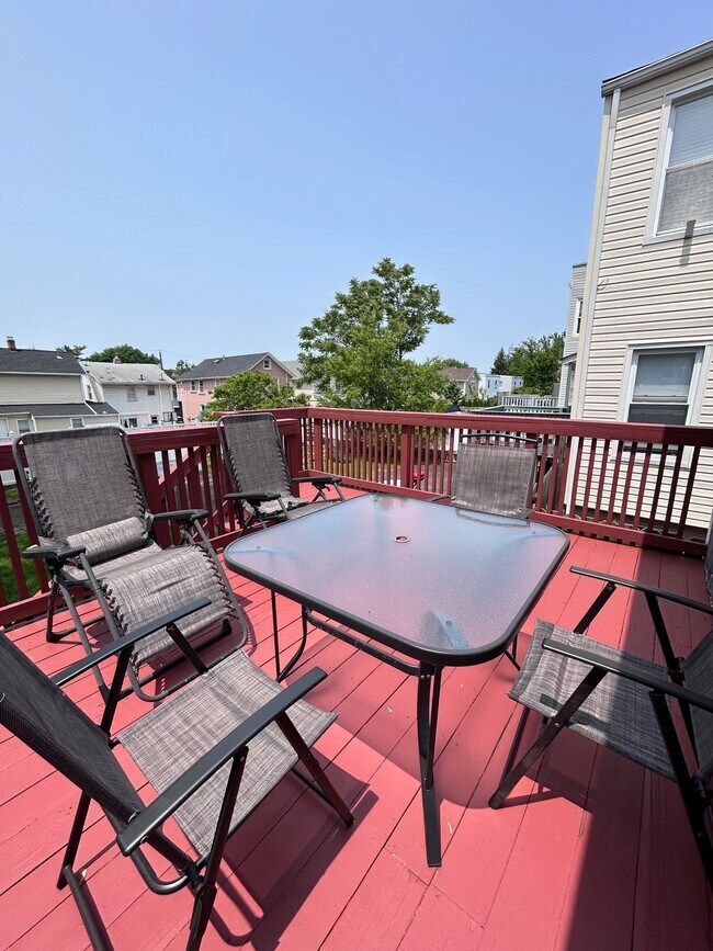 Building Photo - 42 Ella St