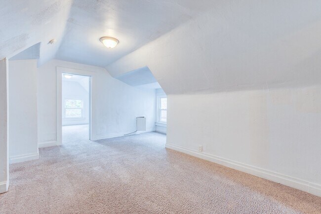 Building Photo - 406 Kingsboro St