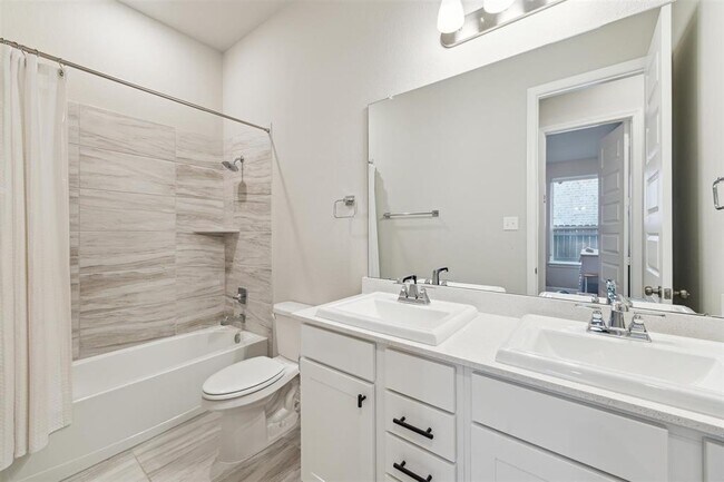 Building Photo - 9727 Birchwood Holw Trl