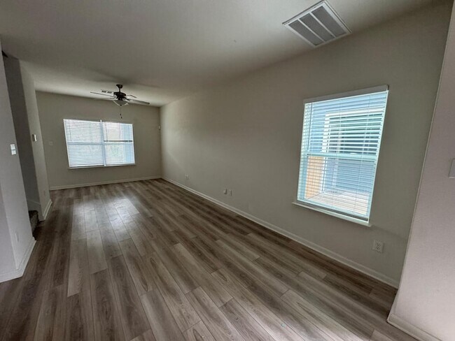 Building Photo - 315 Marsh Ln