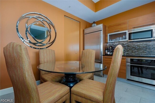 Building Photo - 3000 Oasis Way