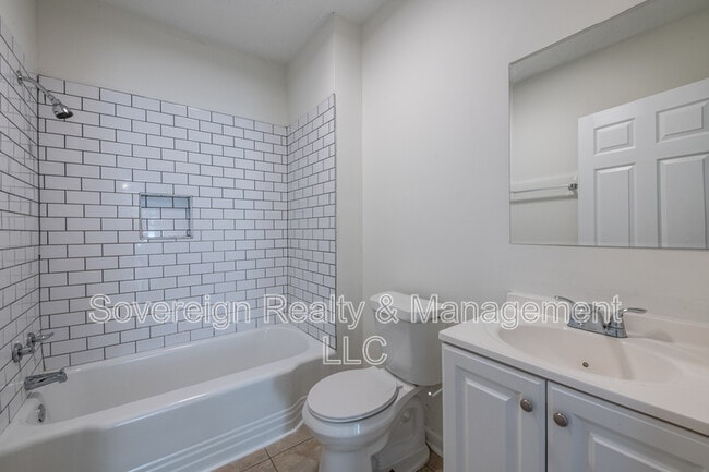 Building Photo - 404 Paines Ave NW
