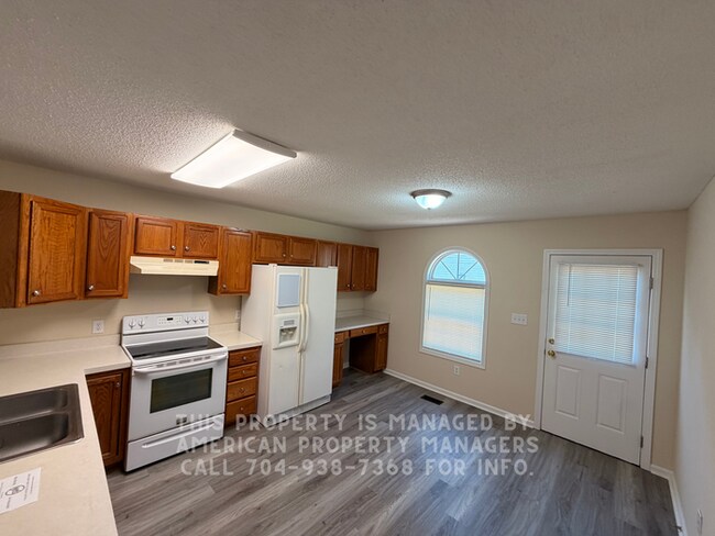 Building Photo - APPROVED APPLICATION -901 Hoke St.