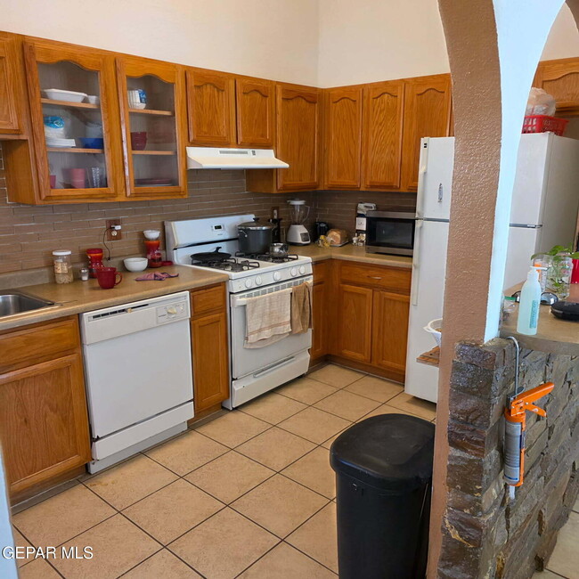 Building Photo - 14453 Desierto Bueno Ave