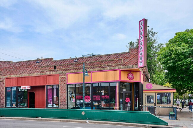 Building Photo - 1351 N Washington St