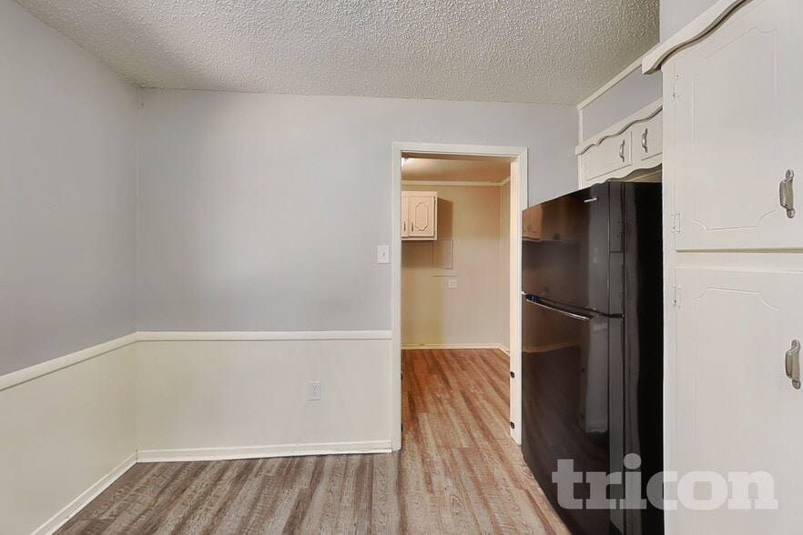 Building Photo - 429 W Ferndale Ln