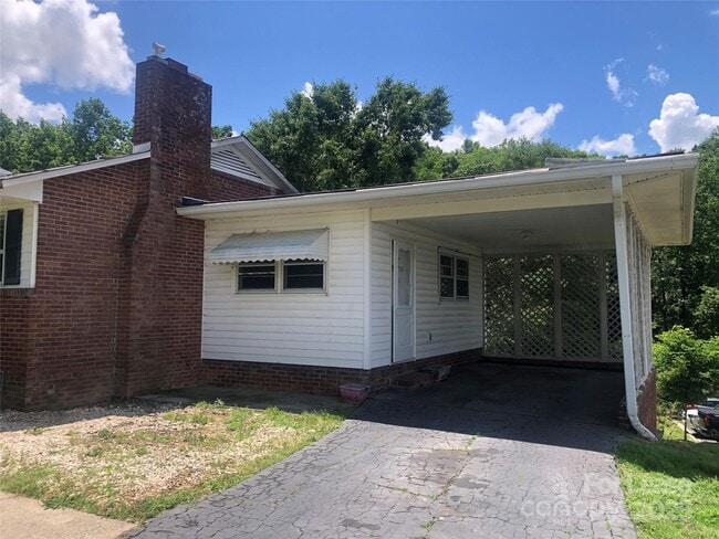 Building Photo - 225 N Generals Blvd
