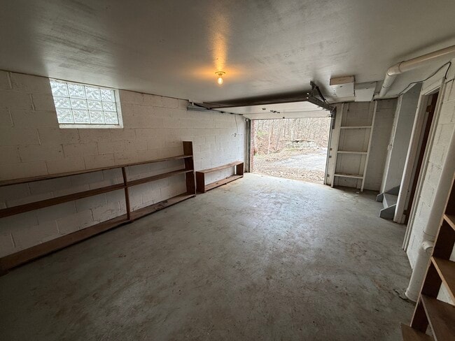 Building Photo - 108 Roberts Dr