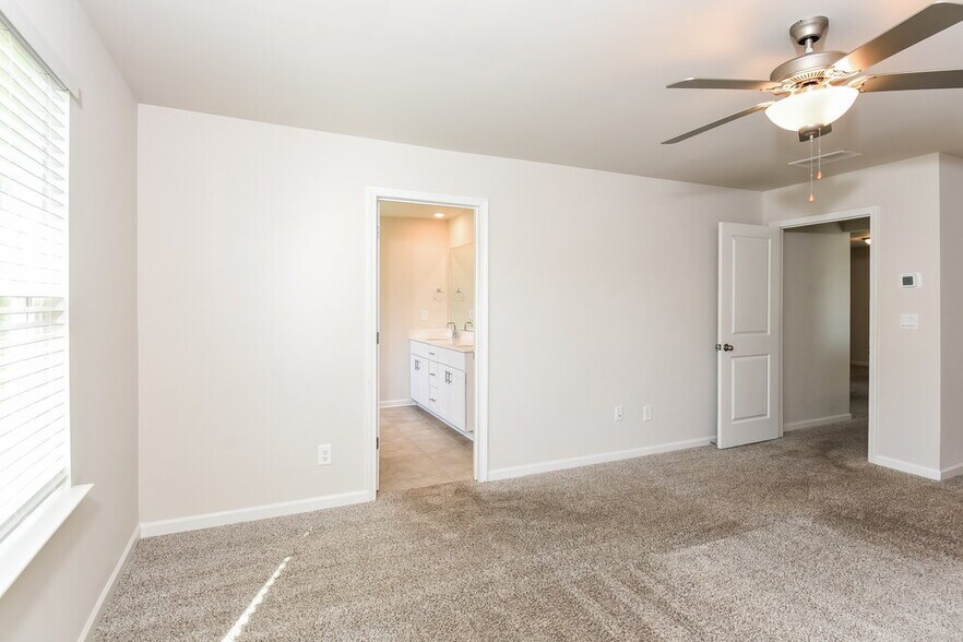 Building Photo - 6075 Hickory Crk Ct