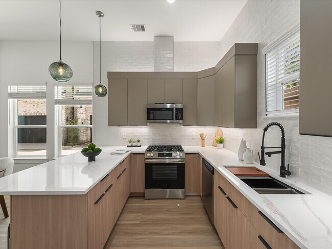 Building Photo - 2598 W Tidwell Rd