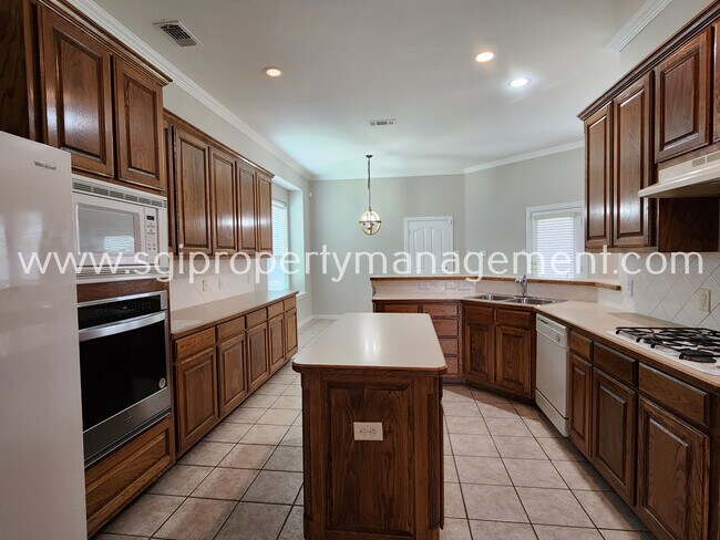 Building Photo - 6317 Day Spring Dr