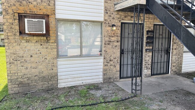 Building Photo - 211 Hodge St
