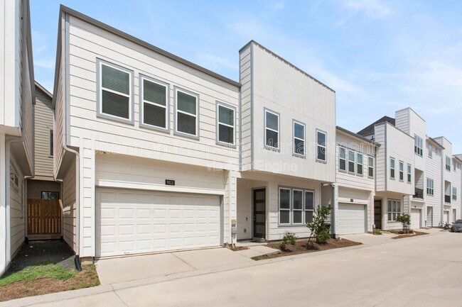 Building Photo - 9012 Lonestar Creekbend Ln