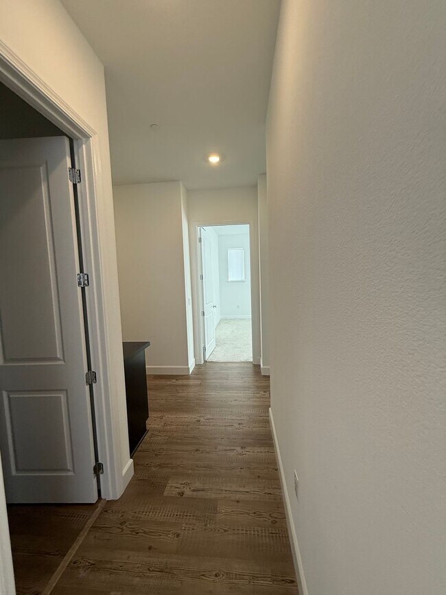 Building Photo - LAKE VIEW