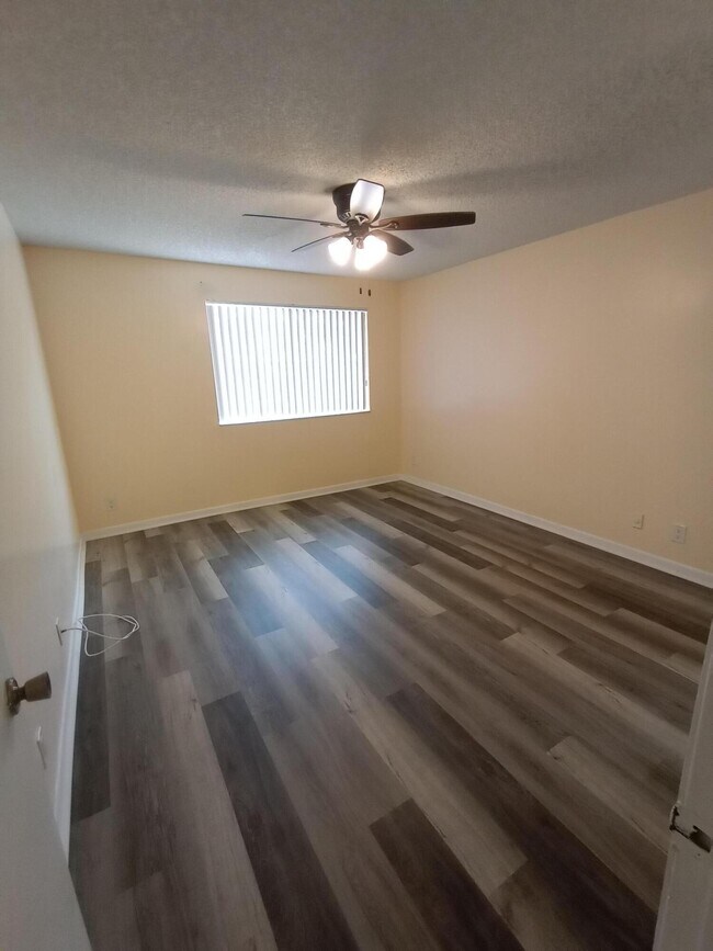 Building Photo - 9901 Westview Dr