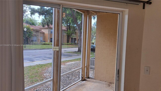 Building Photo - 4791 Via Palm Lakes