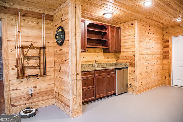 Building Photo - 1211 Hawthorne Cir