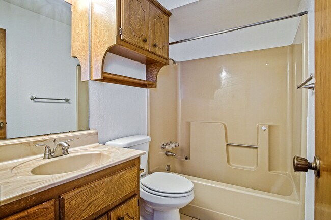 Building Photo - 8910 Oak Valley Dr