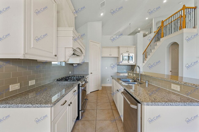 Building Photo - 5595 Lightfoot Ln