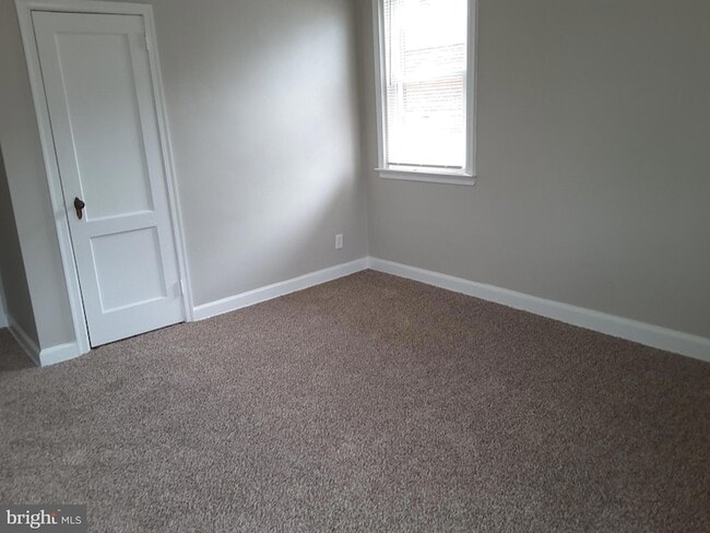 Building Photo - 1226 Hellerman St