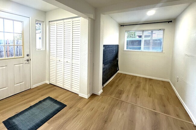 Building Photo - 3022 Federal Ave