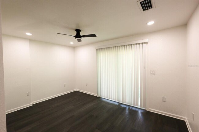 Building Photo - 1500 Laurel Cir