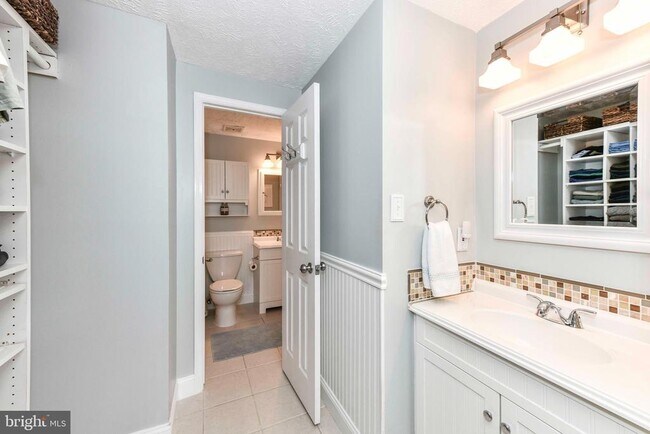 Building Photo - 1661 Fieldthorn Dr