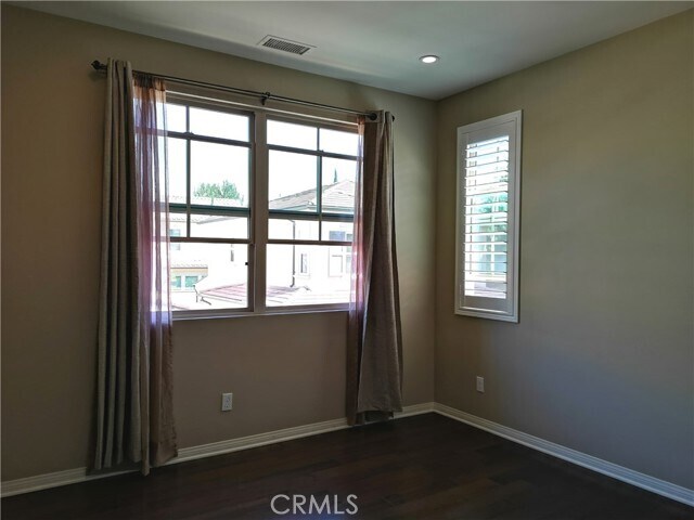 Building Photo - 106 Pendant