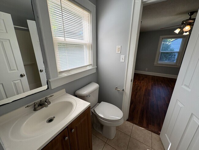 Building Photo - Charming 2 Bedroom home in Ashley Park