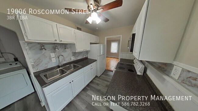 Building Photo - 19006 Roscommon St