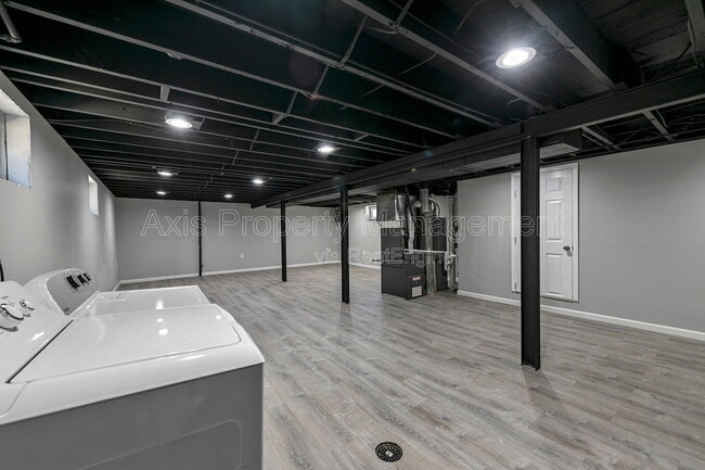 Building Photo - 905 Russell Blvd