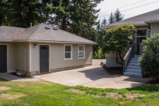 Building Photo - Spacious 7 Bedroom House! Sehome Neighborhood